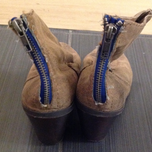 3/$15 MOSSIMO 9.5 brown boots - Picture 4 of 6